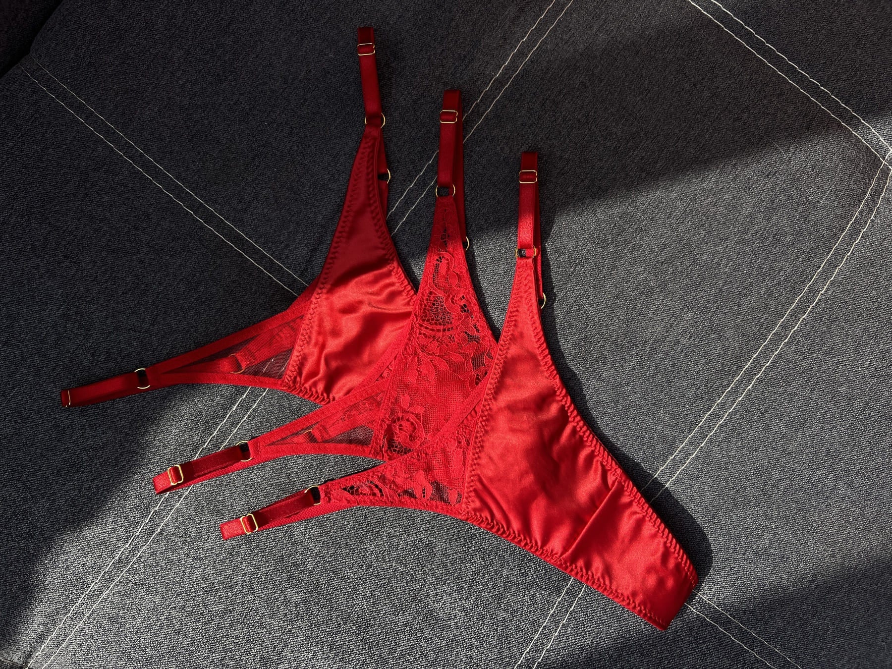 Artisanal red Mono Box set featuring three handcrafted lace panties.